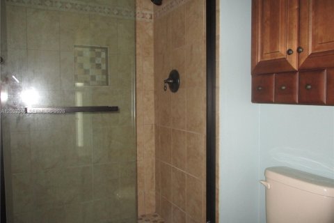 Condo in Stuart, Florida, 2 bedrooms  № 2189488 - photo 15