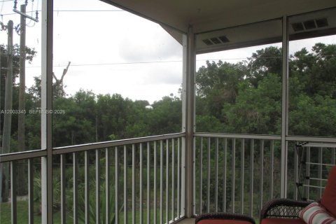 Condo in Stuart, Florida, 2 bedrooms  № 2189488 - photo 11