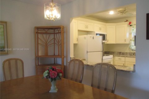 Condo in Stuart, Florida, 2 bedrooms  № 2189488 - photo 6