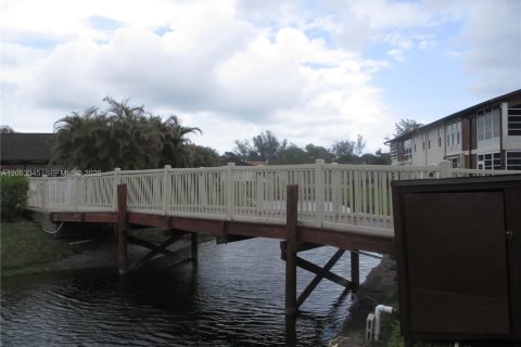 Condo in Stuart, Florida, 2 bedrooms  № 2189488 - photo 22