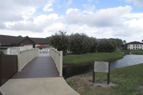 Condo in Stuart, Florida, 2 bedrooms  № 2189488 - photo 21