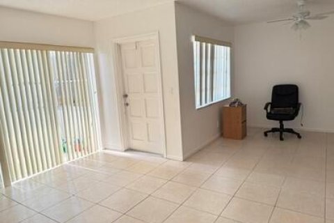 Condo in West Palm Beach, Florida, 1 bedroom  № 2083648 - photo 3