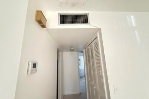Condo in West Palm Beach, Florida, 1 bedroom  № 2083648 - photo 10