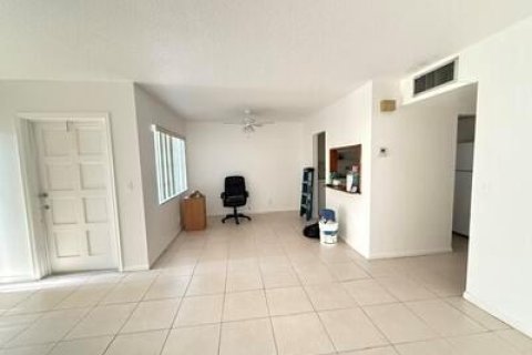 Condo in West Palm Beach, Florida, 1 bedroom  № 2083648 - photo 5