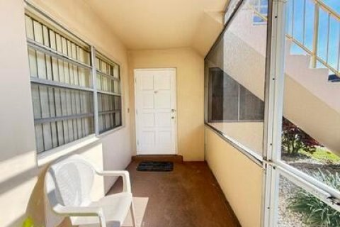 Condo in West Palm Beach, Florida, 1 bedroom  № 2083648 - photo 2