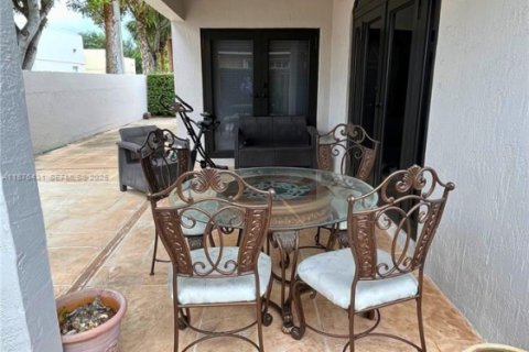 Villa ou maison à vendre à Miami, Floride: 3 chambres, 175.49 m2 № 1922679 - photo 29