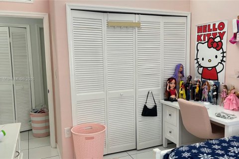 Casa en venta en Miami, Florida, 3 dormitorios, 175.49 m2 № 1922679 - foto 11