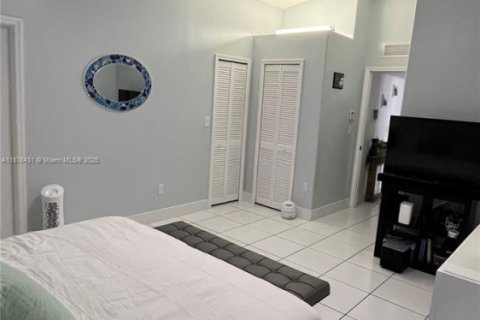 Casa en venta en Miami, Florida, 3 dormitorios, 175.49 m2 № 1922679 - foto 14