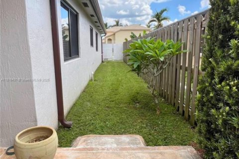 Casa en venta en Miami, Florida, 3 dormitorios, 175.49 m2 № 1922679 - foto 19