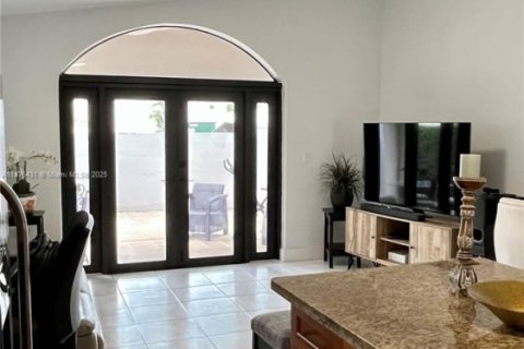 Casa en venta en Miami, Florida, 3 dormitorios, 175.49 m2 № 1922679 - foto 7
