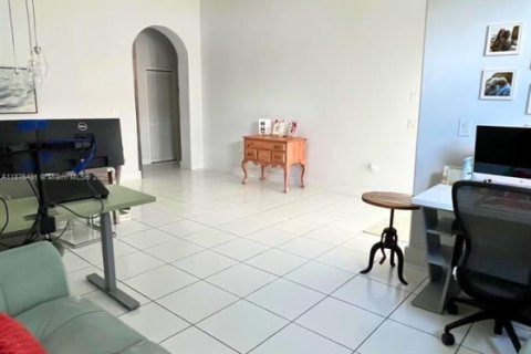 Casa en venta en Miami, Florida, 3 dormitorios, 175.49 m2 № 1922679 - foto 3