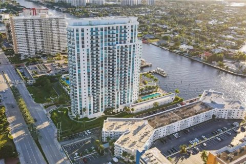 Condominio en venta en Hallandale Beach, Florida, 2 dormitorios, 87.79 m2 № 1933910 - foto 9