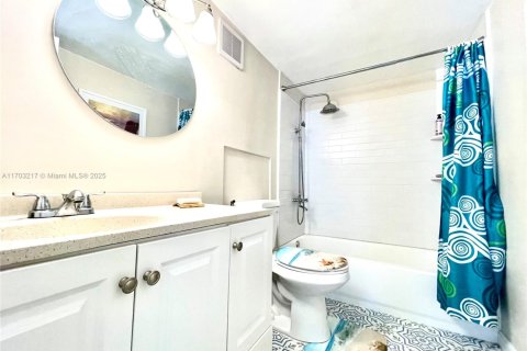Condominio en venta en Hallandale Beach, Florida, 2 dormitorios, 87.79 m2 № 1933910 - foto 4