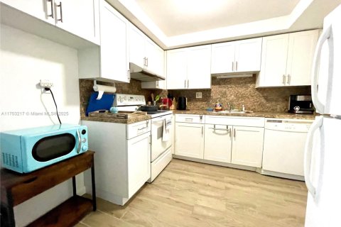 Condominio en venta en Hallandale Beach, Florida, 2 dormitorios, 87.79 m2 № 1933910 - foto 2
