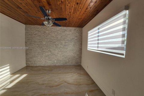 Immobilier commercial à Hallandale Beach, Floride 1 chambre, 51.1 m2 № 2353633