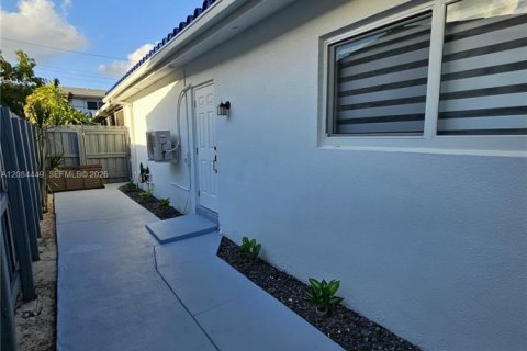 Immobilier commercial à louer à Hallandale Beach, Floride: 1 chambre, 51.1 m2 № 2353633 - photo 13