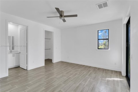 Купить виллу или дом в Порт-Шарлотт, Флорида 4 спальни, 167.22м2, № 1997490 - фото 17