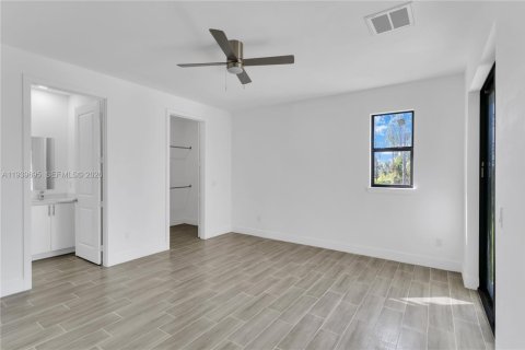 Купить виллу или дом в Порт-Шарлотт, Флорида 4 спальни, 167.22м2, № 1997490 - фото 8