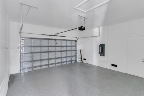 Купить виллу или дом в Порт-Шарлотт, Флорида 4 спальни, 167.22м2, № 1997490 - фото 6