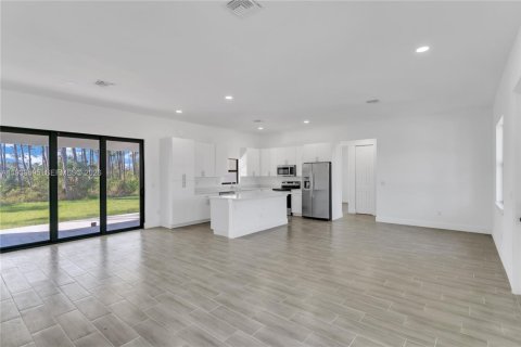 Купить виллу или дом в Порт-Шарлотт, Флорида 4 спальни, 167.22м2, № 1997490 - фото 20