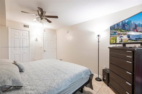 Condo in Miami, Florida, 1 bedroom  № 1875505 - photo 11