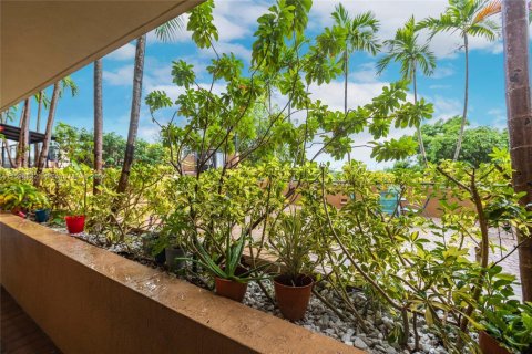 Condo in Miami, Florida, 1 bedroom  № 1875505 - photo 15