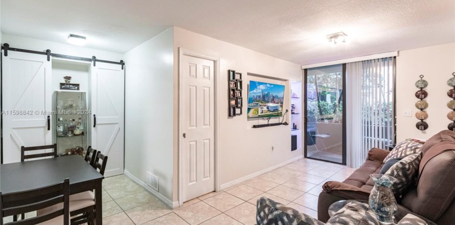 Condo in Miami, Florida, 1 bedroom  № 1875505