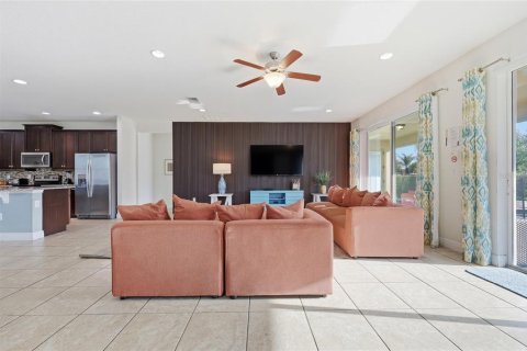 House in Kissimmee, Florida 9 bedrooms, 430.14 sq.m. № 2094452 - photo 25