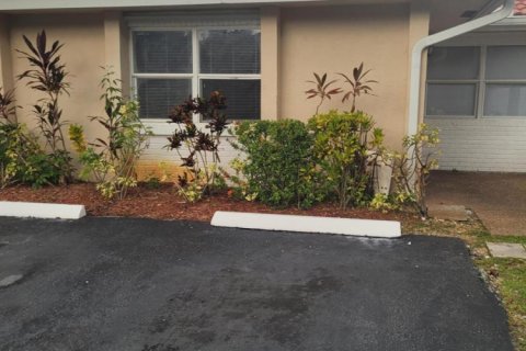 House in Coral Springs, Florida 3 bedrooms, 136.29 sq.m. № 2391780 - photo 2