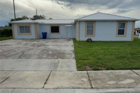 Villa ou maison à West Palm Beach, Floride 3 chambres, 162.02 m2 № 2400628