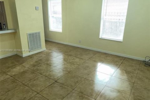 Villa ou maison à louer à West Palm Beach, Floride: 3 chambres, 162.02 m2 № 2400628 - photo 11