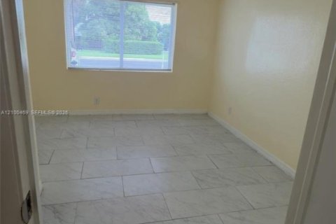 Villa ou maison à louer à West Palm Beach, Floride: 3 chambres, 162.02 m2 № 2400628 - photo 10