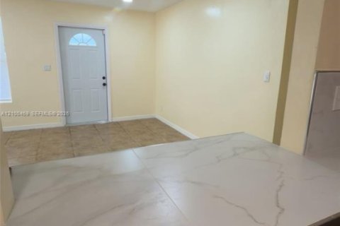 Villa ou maison à louer à West Palm Beach, Floride: 3 chambres, 162.02 m2 № 2400628 - photo 3