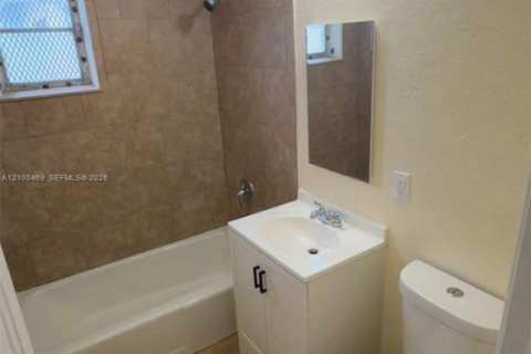 Villa ou maison à louer à West Palm Beach, Floride: 3 chambres, 162.02 m2 № 2400628 - photo 6