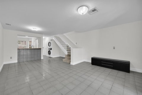Touwnhouse à vendre à North Lauderdale, Floride: 2 chambres, 109.35 m2 № 2397136 - photo 7