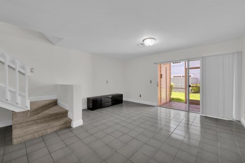 Touwnhouse à vendre à North Lauderdale, Floride: 2 chambres, 109.35 m2 № 2397136 - photo 4