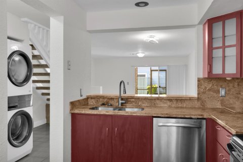 Touwnhouse à vendre à North Lauderdale, Floride: 2 chambres, 109.35 m2 № 2397136 - photo 2
