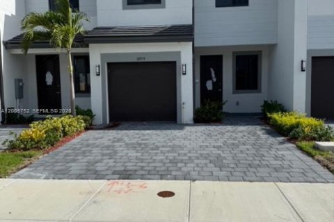 Townhouse in Homestead, Florida 4 bedrooms, 154.78 sq.m. № 2069668