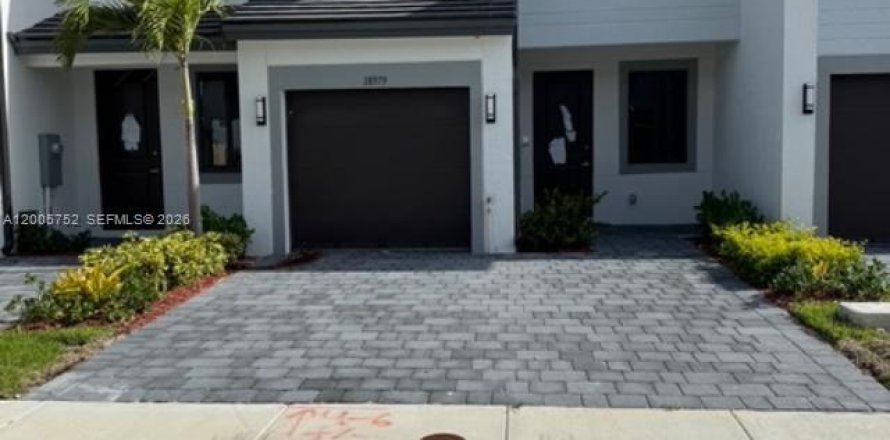 Townhouse in Homestead, Florida 4 bedrooms, 154.78 sq.m. № 2069668