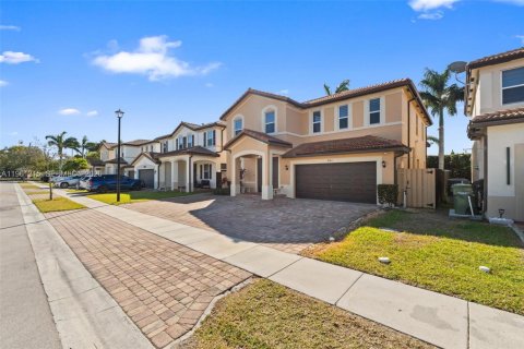 Купить виллу или дом в Хомстед, Флорида 6 спален, 276.85м2, № 2023247 - фото 2