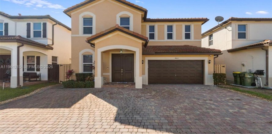 Дом в Хомстед, Флорида 6 спален, 276.85м2 № 2023247