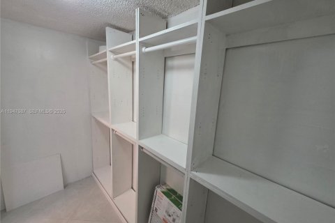 Снять в аренду кондоминиум в Майами, Флорида 2 спальни, 78.5м2, № 2003848 - фото 14