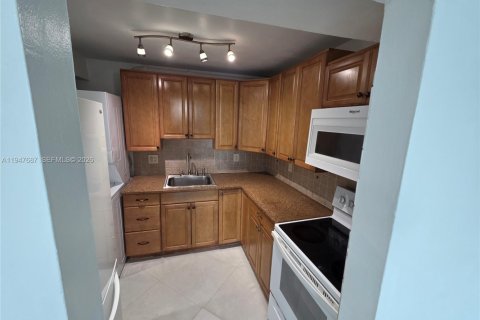 Снять в аренду кондоминиум в Майами, Флорида 2 спальни, 78.5м2, № 2003848 - фото 23