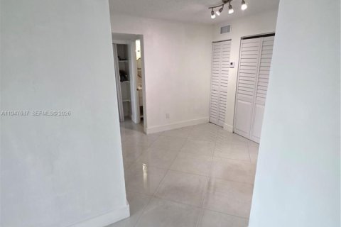 Снять в аренду кондоминиум в Майами, Флорида 2 спальни, 78.5м2, № 2003848 - фото 9