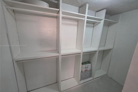 Снять в аренду кондоминиум в Майами, Флорида 2 спальни, 78.5м2, № 2003848 - фото 13