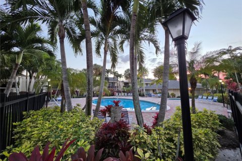 Снять в аренду кондоминиум в Майами, Флорида 2 спальни, 78.5м2, № 2003848 - фото 4