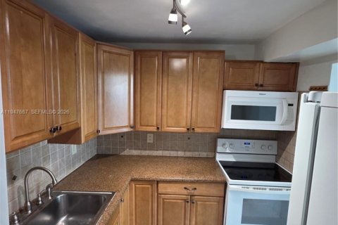 Снять в аренду кондоминиум в Майами, Флорида 2 спальни, 78.5м2, № 2003848 - фото 21