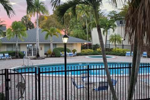 Снять в аренду кондоминиум в Майами, Флорида 2 спальни, 78.5м2, № 2003848 - фото 2