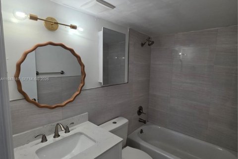 Снять в аренду кондоминиум в Майами, Флорида 2 спальни, 78.5м2, № 2003848 - фото 19