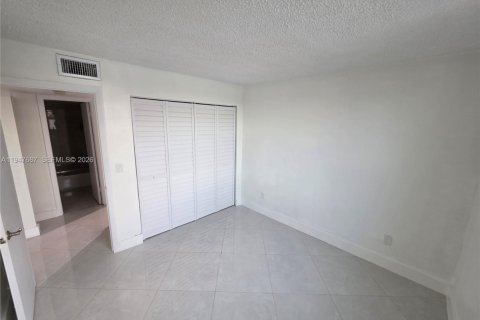 Снять в аренду кондоминиум в Майами, Флорида 2 спальни, 78.5м2, № 2003848 - фото 17